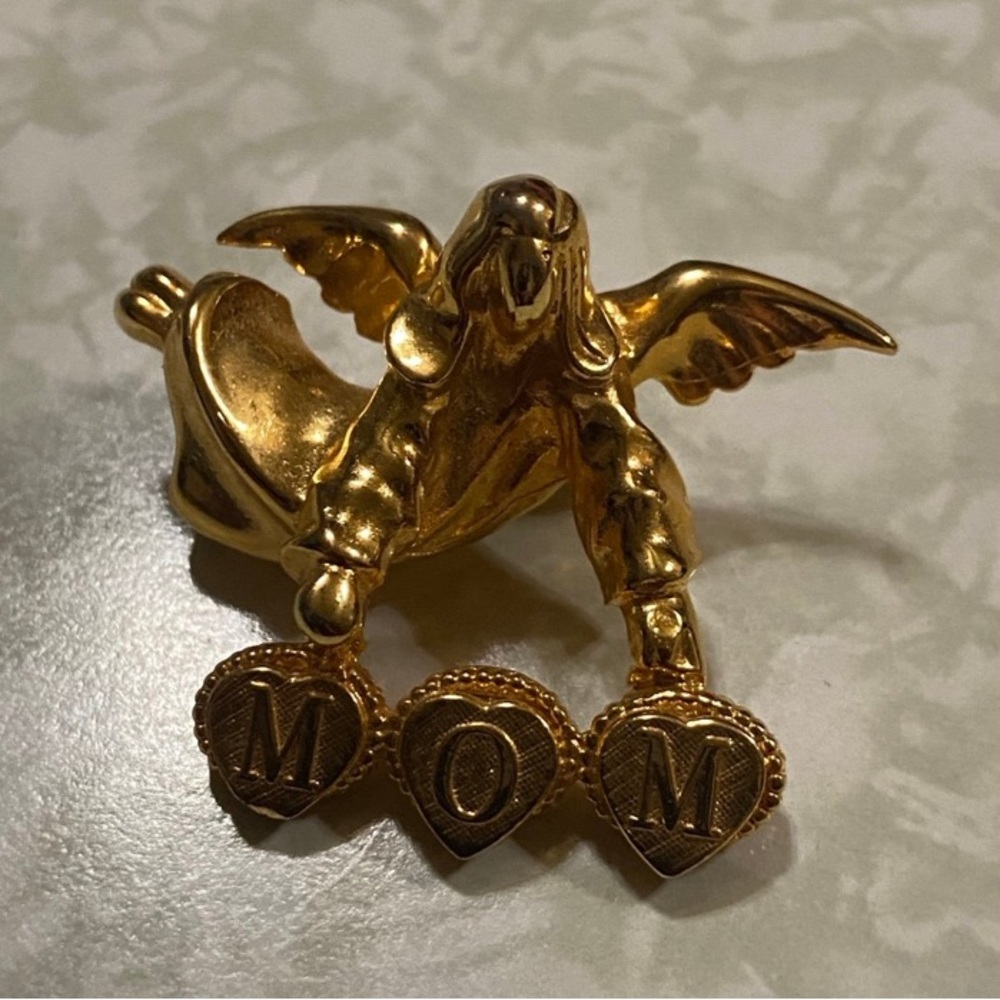 Vintage Gold Tone MOM Angel Lapel Pin #7974